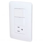 Contacto y dos apagadores Graphite Toscana con placa SANELEC 4530
