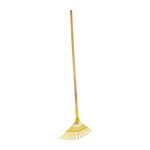 Escoba metálica curva 20 dientes mango de madera SANTUL 8177