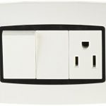 Apagador y contacto con placa línea verona SANELEC 4464